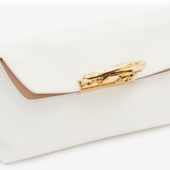 Pristine never used Alexander McQueen Soft Ivory nappa leather Sculptural Pouch - Picture 2 of 3